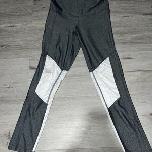 Under armor Grey and what fitted leggings